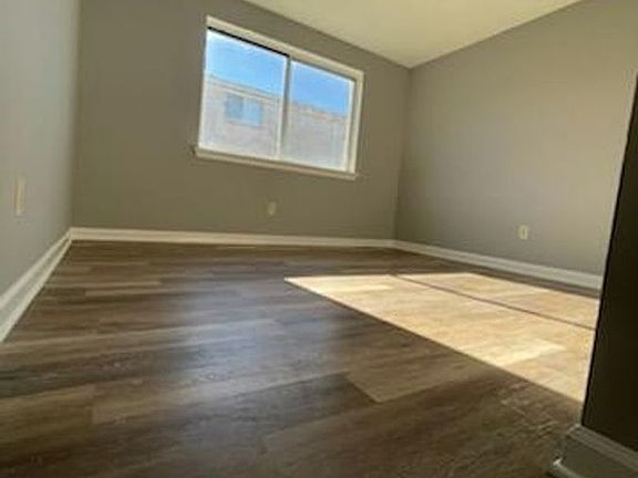 4th image of 61 Oakridge Dr APT 4