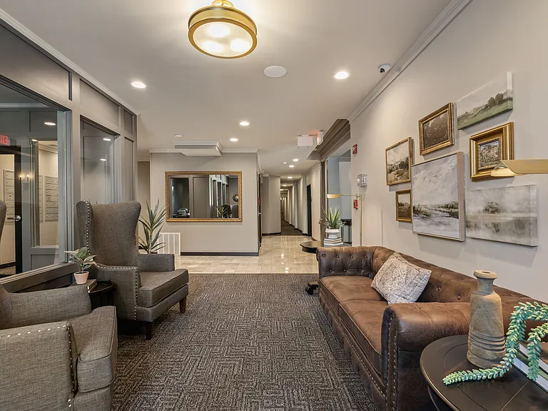 Rink Savoy Apartments — Photo 34