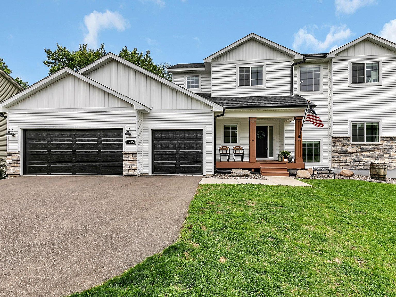 1715 Par Ln