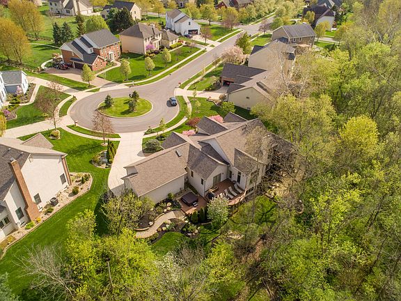 4th image of 8869 Larchmont Ct