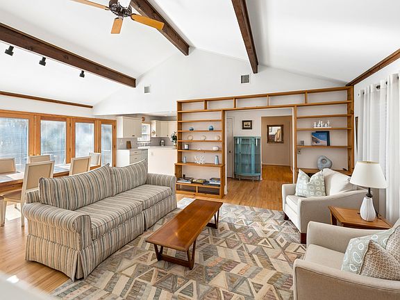 3rd image of 26 Round Pond Ln