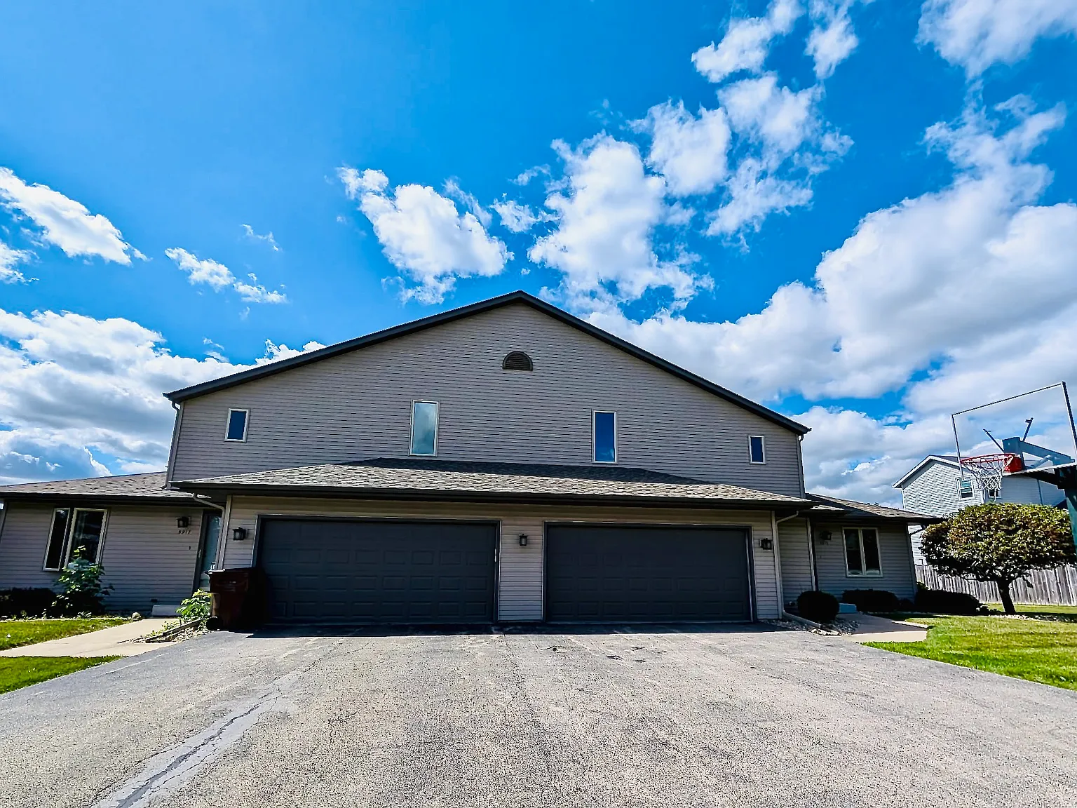 3 bed, 2150 sqft, $2,300 — Photo 1
