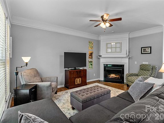 5th image of 720 Passage Dr