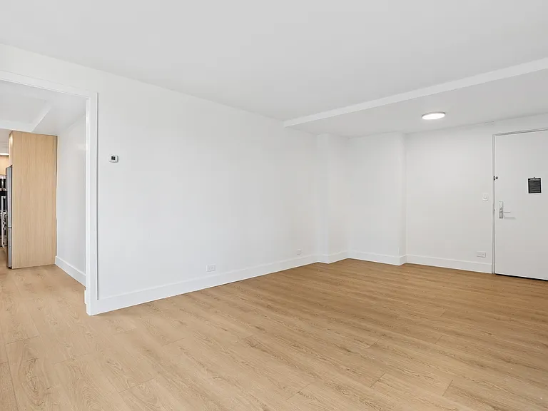 315 W 57th St #20A — Photo 2