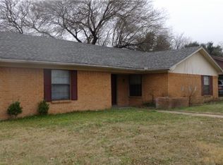 309 Cedarwood Ln, Hewitt, TX 76643