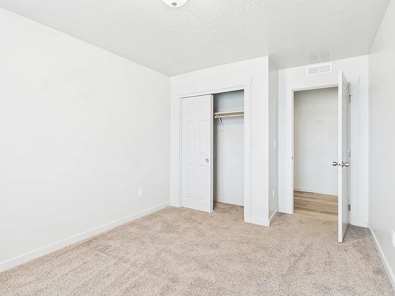 519 Amber St — Photo 8