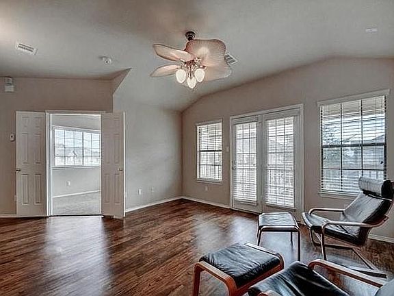 4th image of 9201 Brodie Ln Unit 901