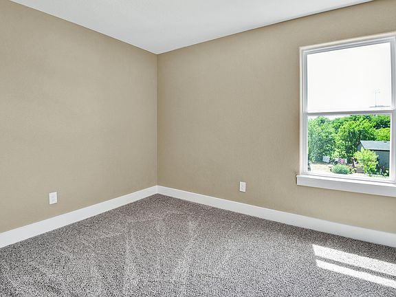 5th image of 300 Woodgrove Dr #B