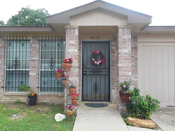 3rd image of 10432 Pondwood Dr