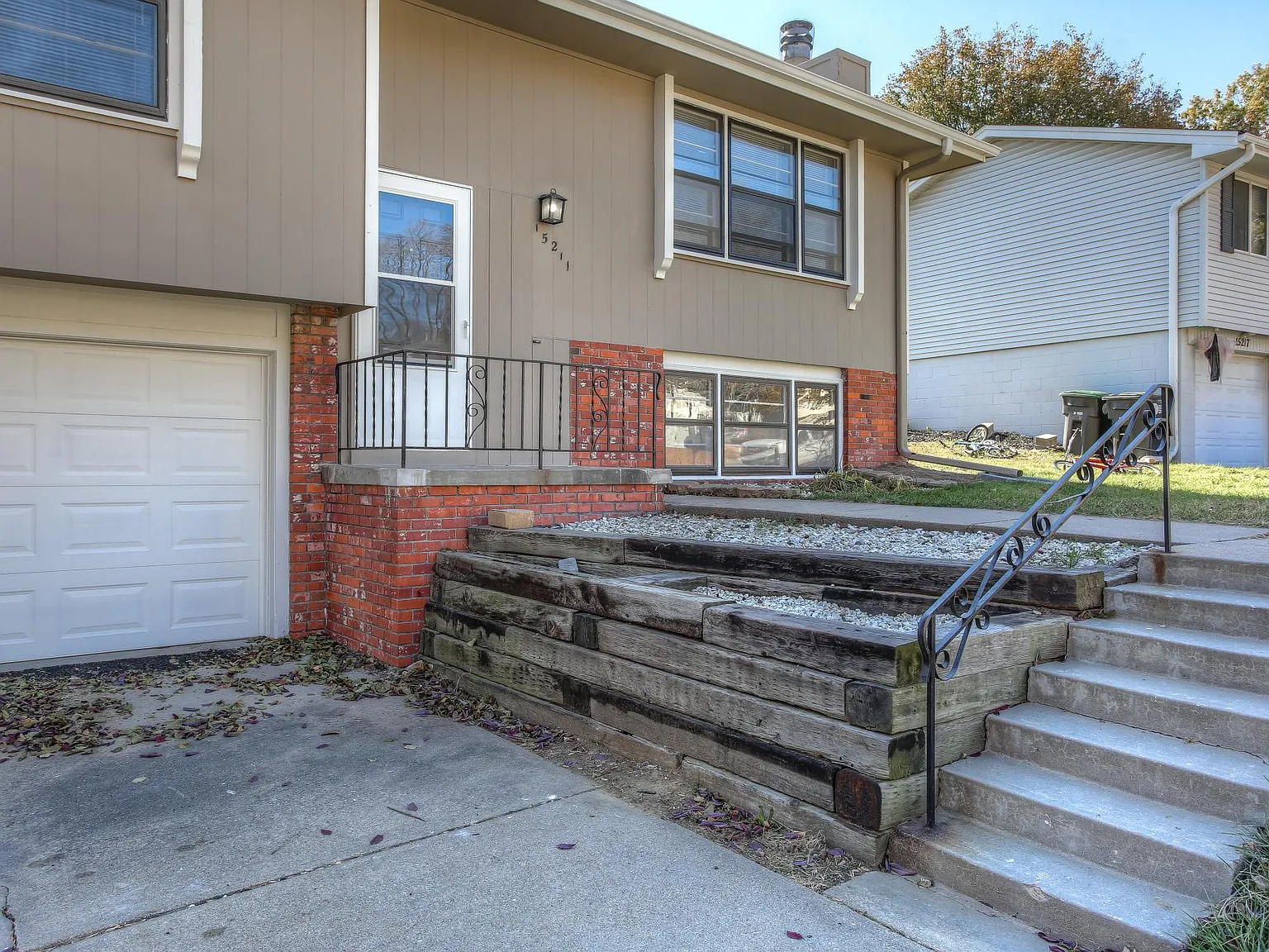 3 bed, 2.5 bath, 1300 sqft, $2,150 — Photo 2