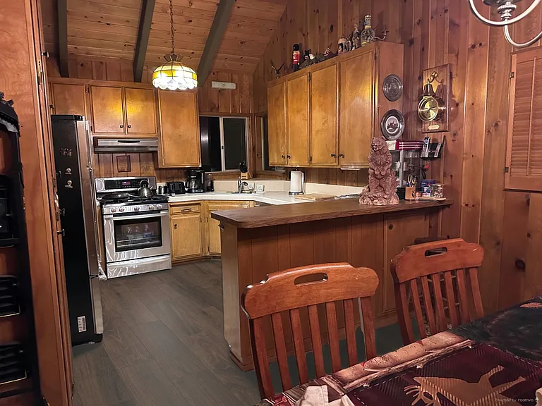 Pinewood Dr — Photo 4