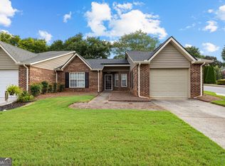 180 Monmouth Dr, Fayetteville, GA 30214