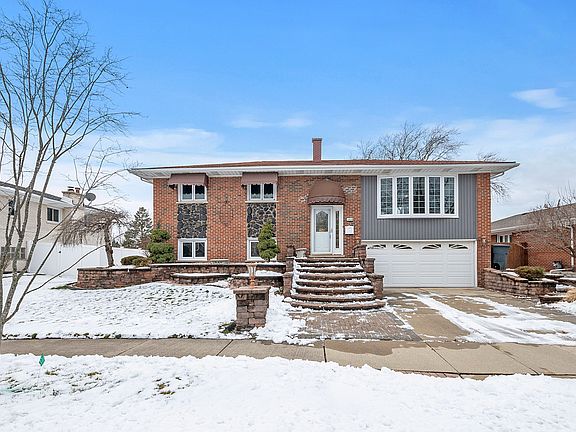2nd image of 15424 Pine Dr