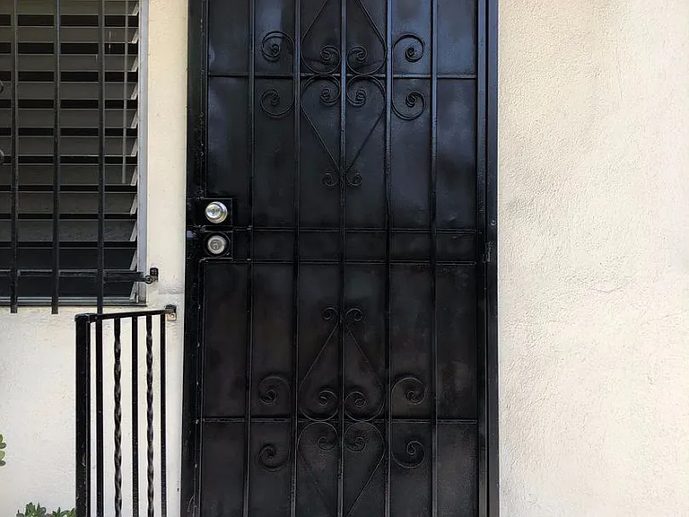 1236 Leighton Ave — Photo 2