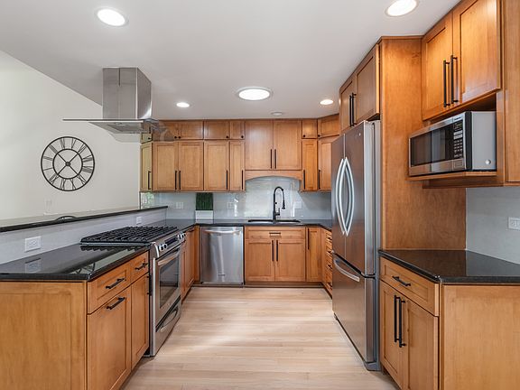 5th image of 3N010 Lakeview Ct