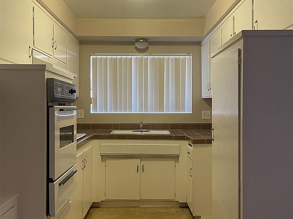 5th image of 4425 Ocean View Blvd APT 10