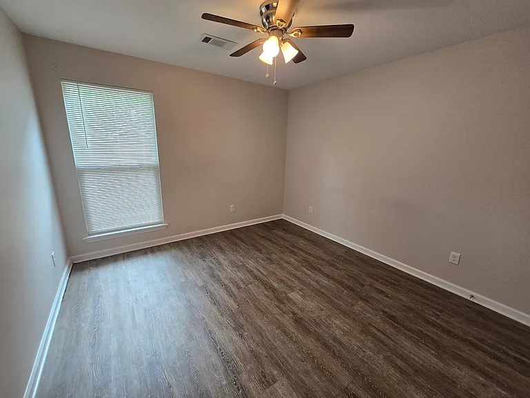 1221 Cherry Ln — Photo 9