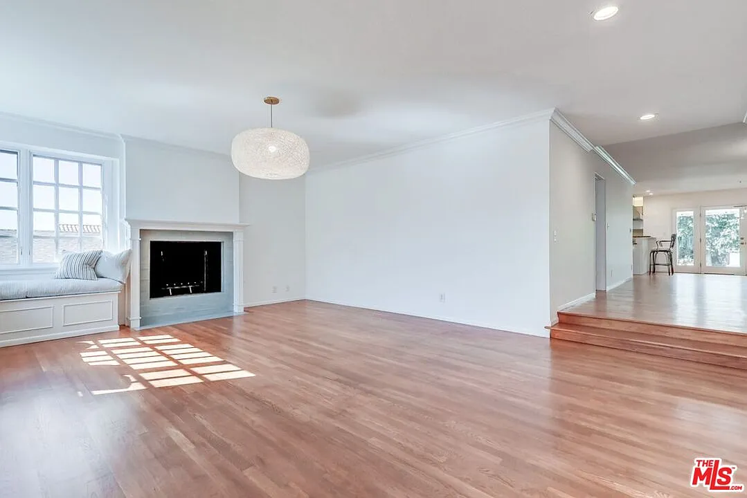 4 bed, 3.0 bath, 2300 sqft, $8,750 — Photo 2