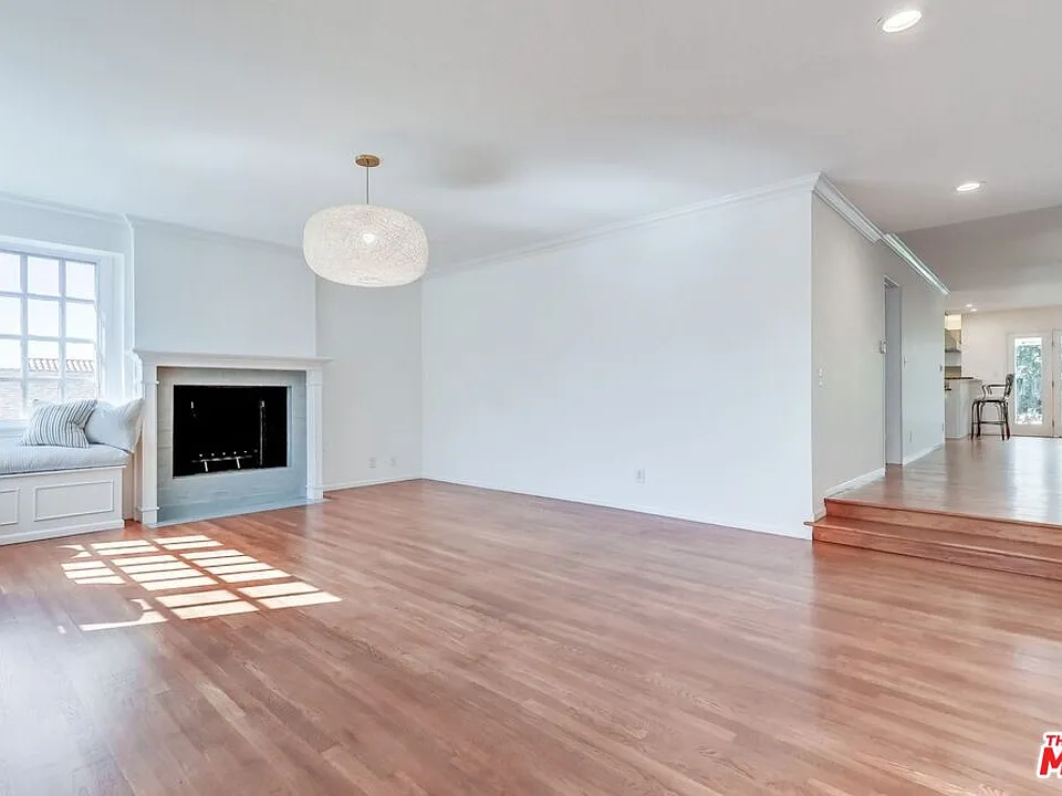 13203 Dewey St