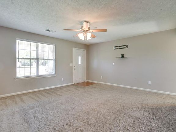 5th image of 500 Silverhill Dr