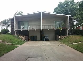 8400 Grandview Ln, Overland Park, KS 66212