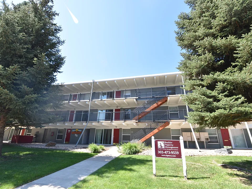 4440 Laguna Pl - Meadows Apartments