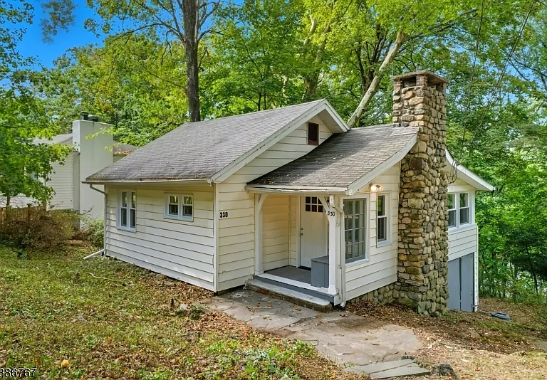 330 Springbrook Trl — Photo 1