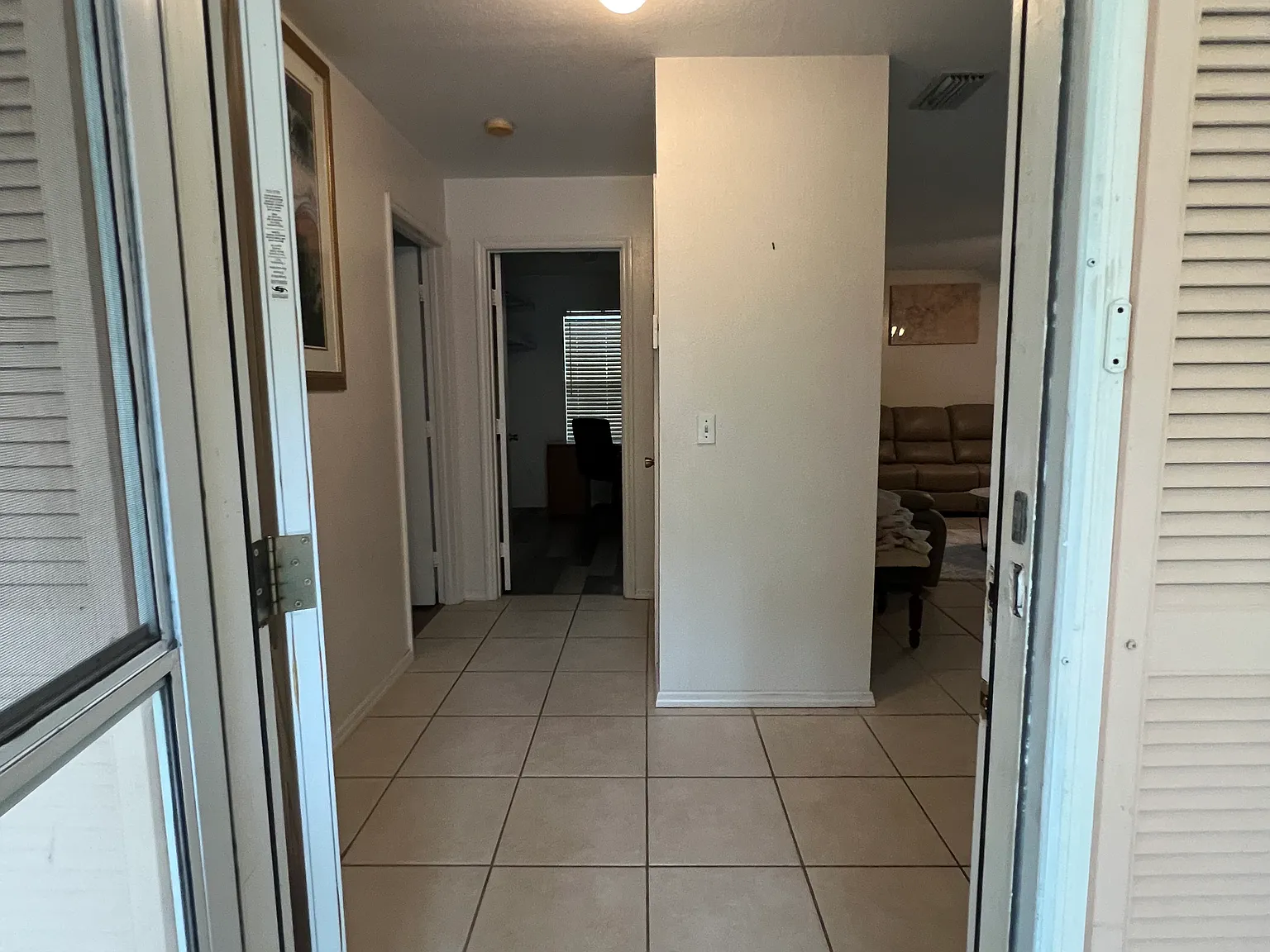 4 bed, 1900 sqft, $2,500 — Photo 4