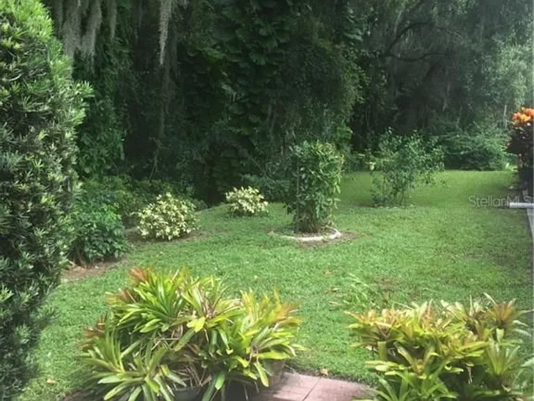 1750 Atrium Dr — Photo 2