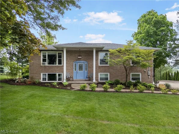 14500 Louisville St NE, Paris, OH 44669