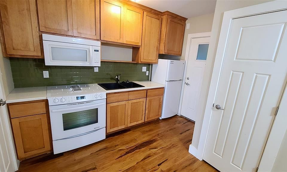 2nd image of 1913 Robbins Pl Unit E