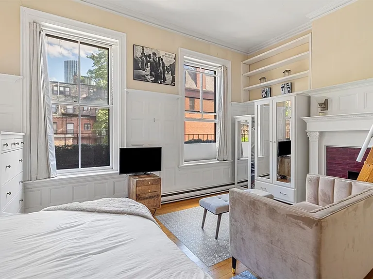 425 Beacon St #2 — Photo 2