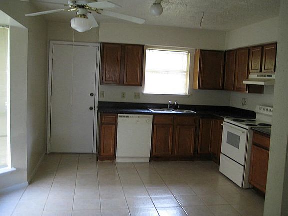 4th image of 16219 La Terra Dr