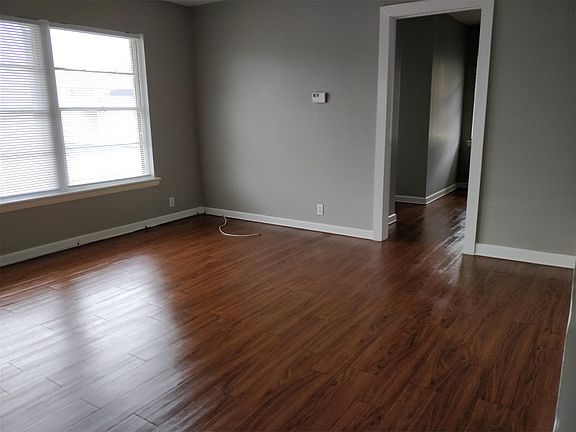2nd image of 523 S Travis St #6B