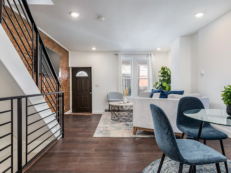 1540 N Hollywood St — Photo 3