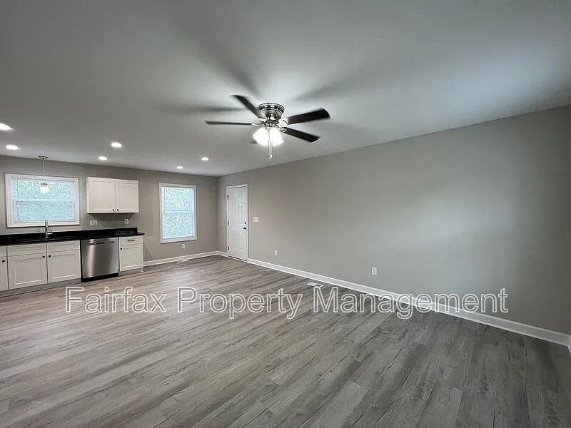 2 bed, 1.0 bath, 800 sqft, $1,295 — Photo 3