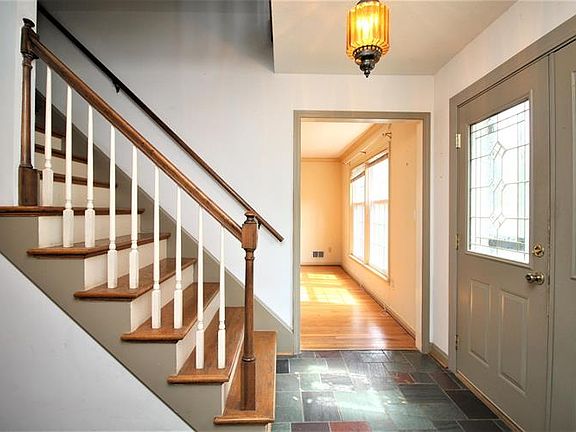 3rd image of 1955 Gardiner Ln