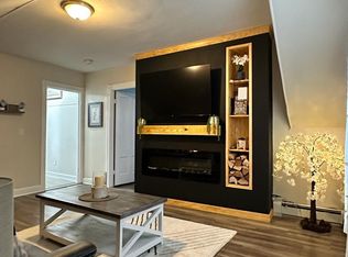 8 Seymour Ave APT 3, Cranston, RI 02910