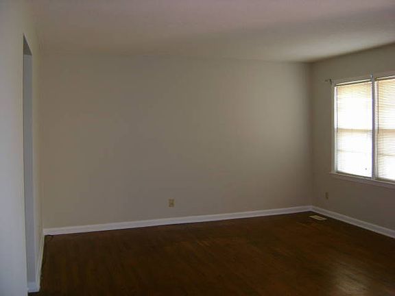 3rd image of 3209 Hennardland Pl