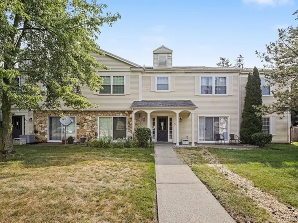 833 Bloomfield Village Blvd APT G, Auburn Hills, MI 48326