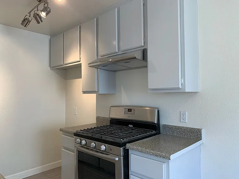 2251 Crenshaw Blvd Residences — Photo 7