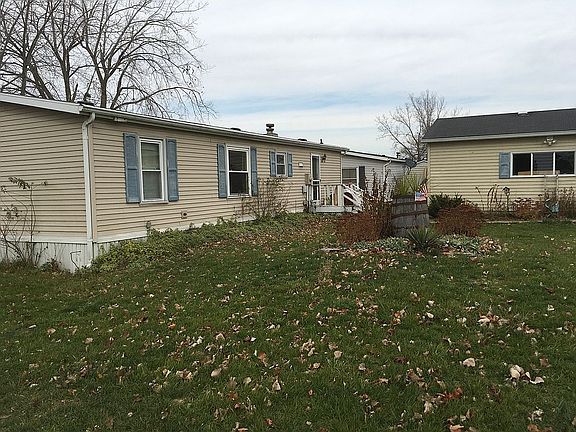 Front view with garage