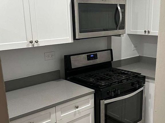 4th image of 3135 Crescent St APT 3P