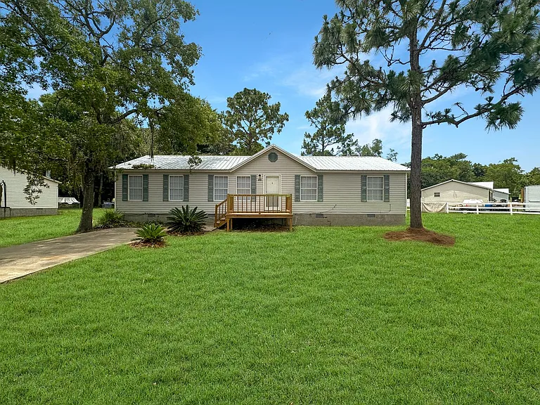 242 E Shellcracker Rd — Photo 1
