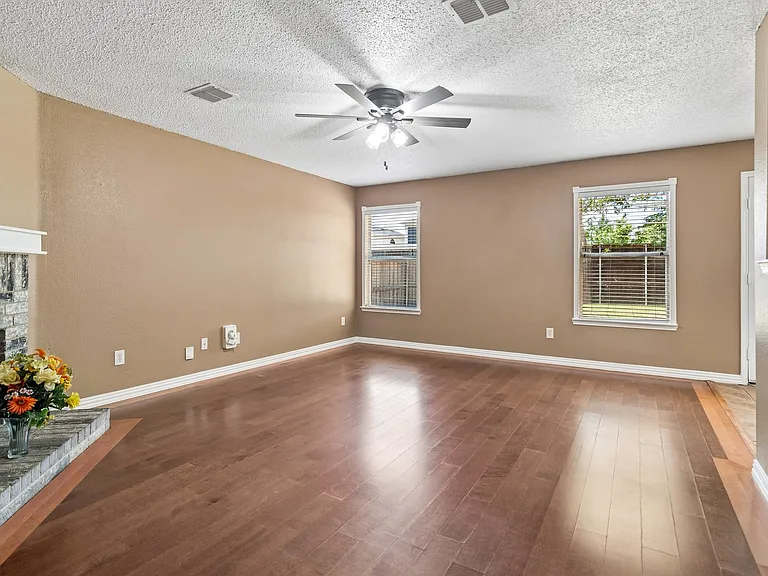 2232 Chestnut Dr — Photo 4
