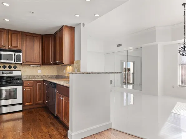 36 Village Rd APT 715, Middleton, MA 01949