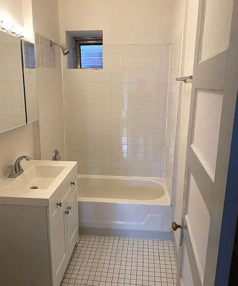 900 W Addison St #3 — Photo 5