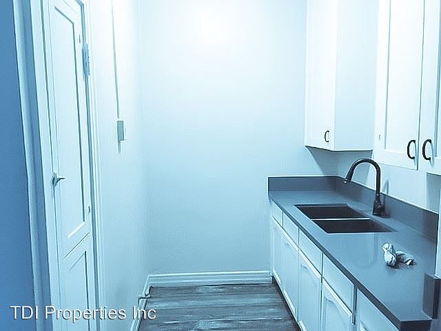 1st image of 4144 W Adams Blvd APT 08