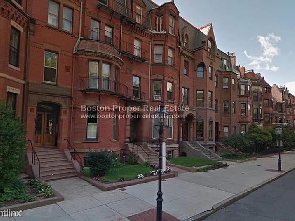 224 Commonwealth Boston - Back Bay Building Photo 1