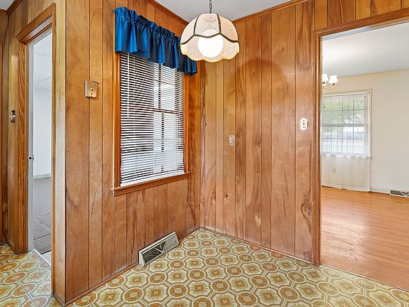 5th image of 1127 Elizabeth Ave